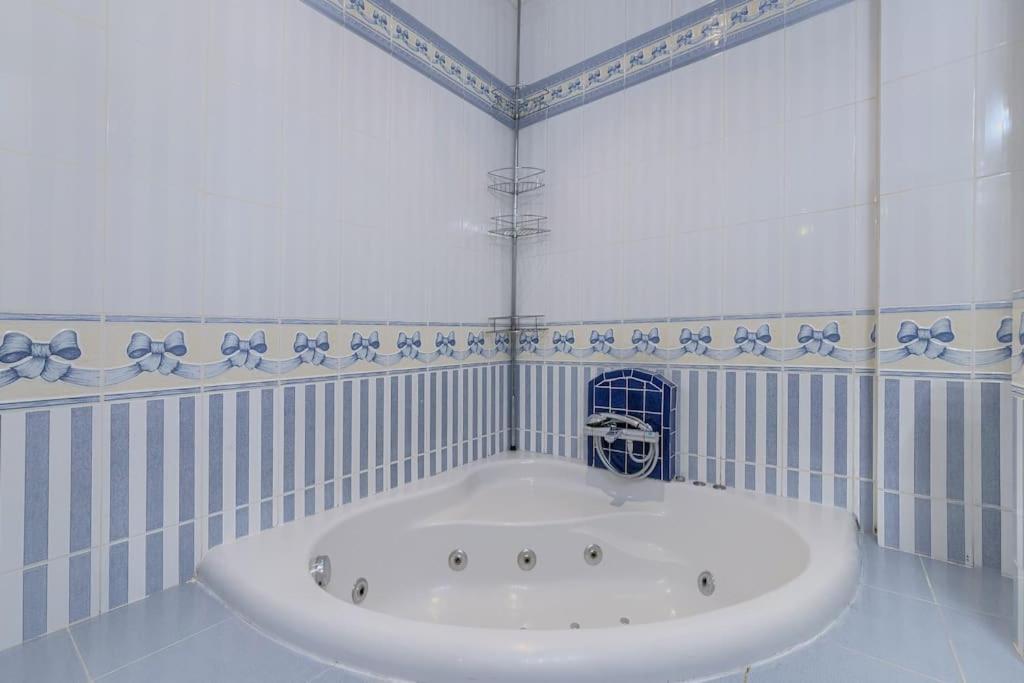 San Mames Football & Parking Бильбао Экстерьер фото